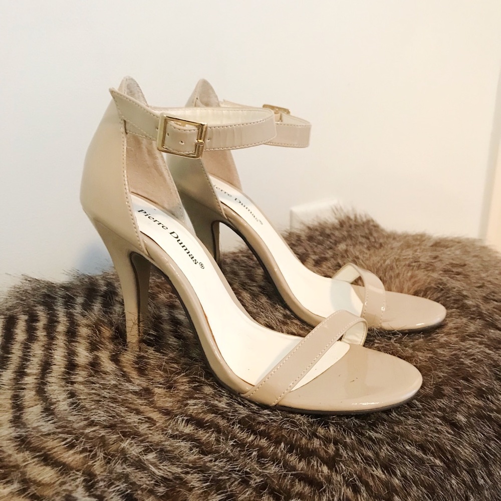 Pierre Dumas nude heels